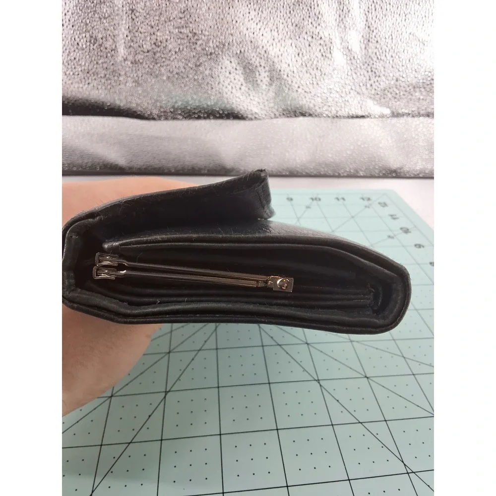 Classic Black Leather Bifold Wallet | Snap Closure | Card‎ Slots